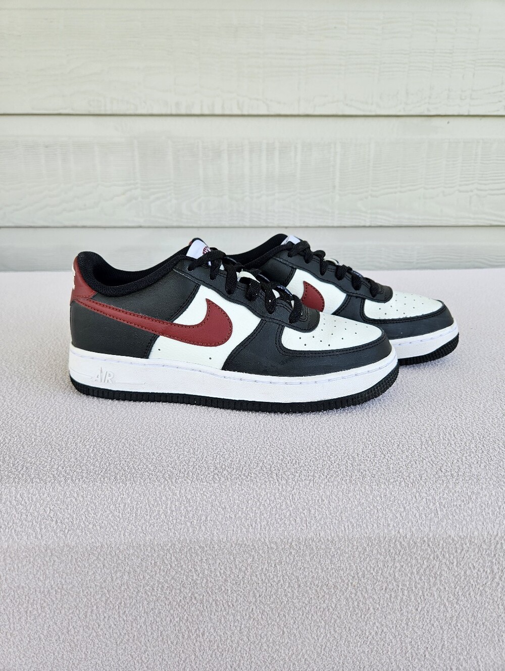 Nike Air Force 1 Sneakers Youth SZ 5.5Y Black White Dark Team Red FZ4351-001